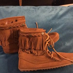 NWOT Minnetonka half boots